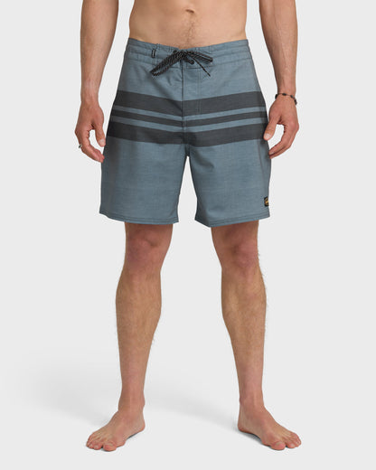 Surfsilk Street Trunk 18" Boardshorts - Black | Quick Silver
