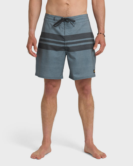 Surfsilk Street Trunk 18" Boardshorts - Black | Quick Silver