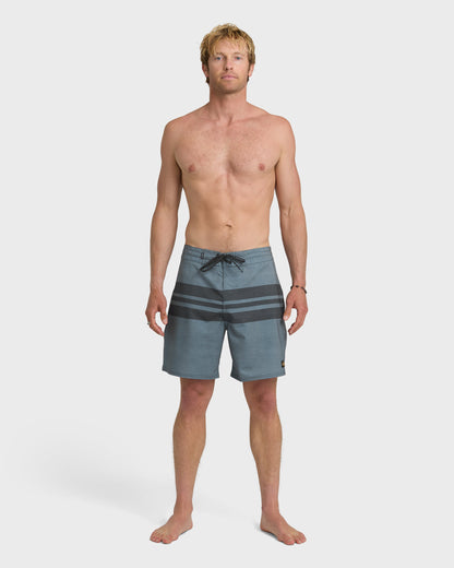 Surfsilk Street Trunk 18" Boardshorts - Black | Quick Silver