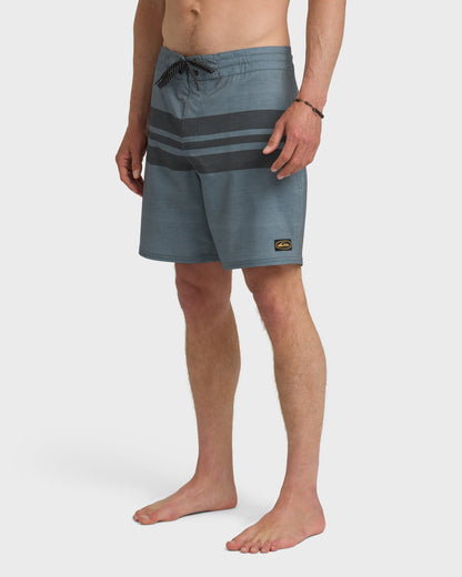 Surfsilk Street Trunk 18" Boardshorts - Black | Quick Silver